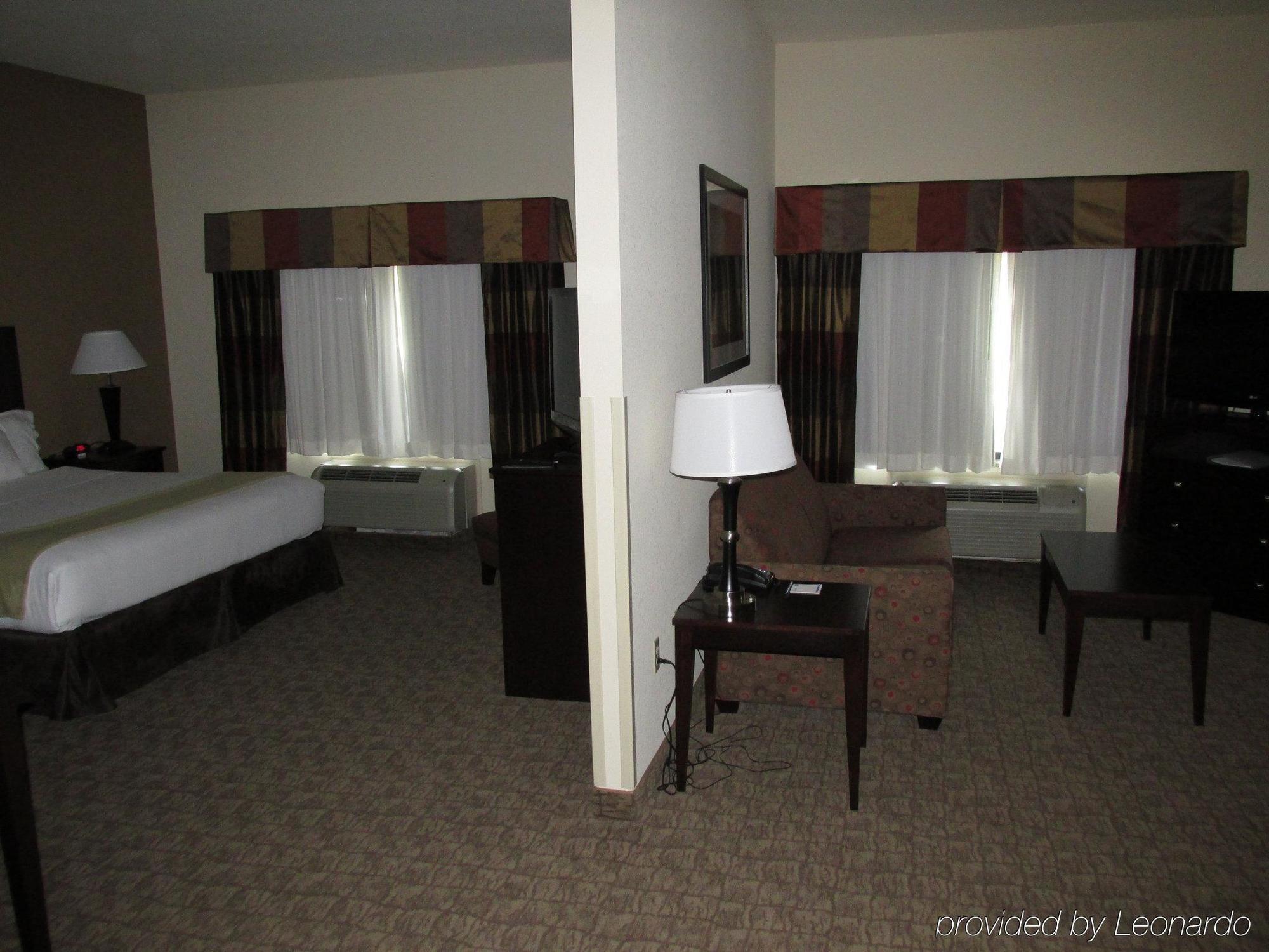 Holiday Inn Express And Suites Wheeling By Ihg Triadelphia Екстер'єр фото